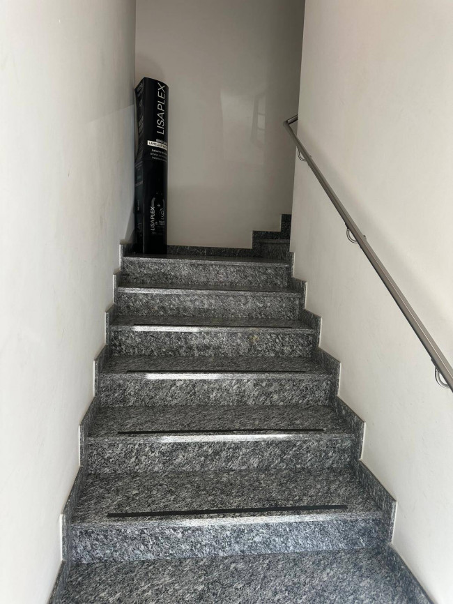 Locale commerciale in affitto a Castronno