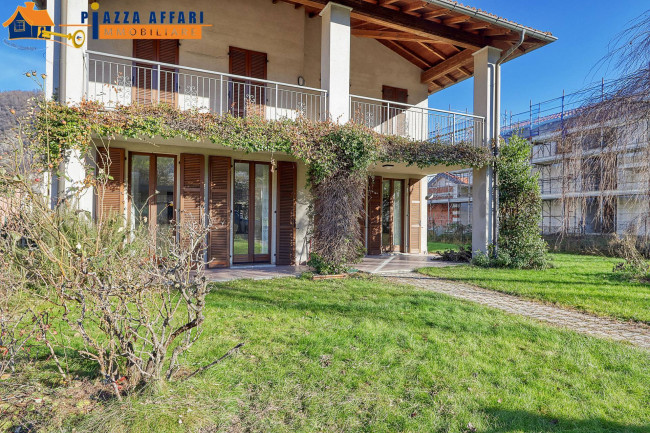 Villa in vendita a Lavena Ponte Tresa