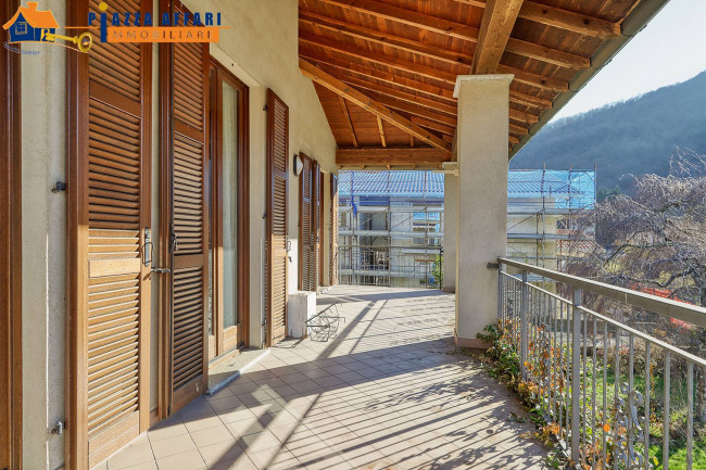 Villa in vendita a Lavena Ponte Tresa