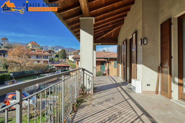 Villa in vendita a Lavena Ponte Tresa