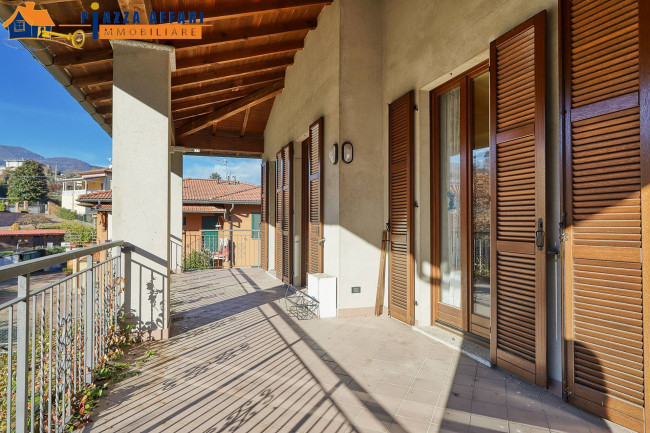 Villa in vendita a Lavena Ponte Tresa