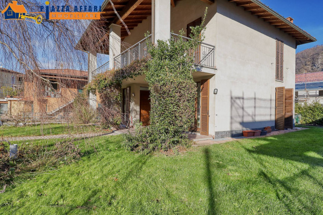 Villa in vendita a Lavena Ponte Tresa