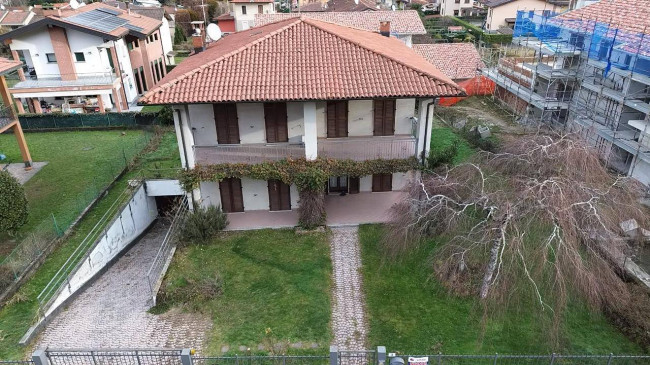 Villa in vendita a Lavena Ponte Tresa