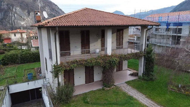 Villa in vendita a Lavena Ponte Tresa