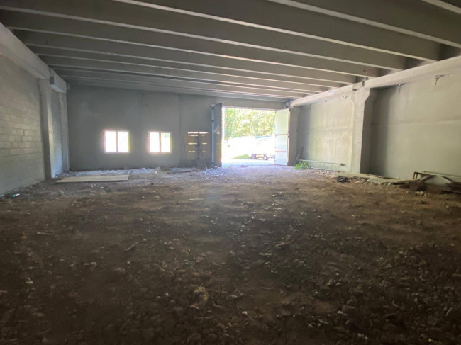 Capannone in vendita a Cugliate-Fabiasco