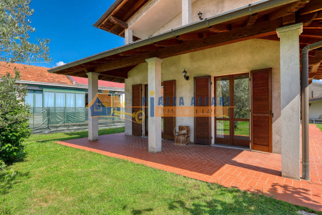 Villa in vendita a Carnago