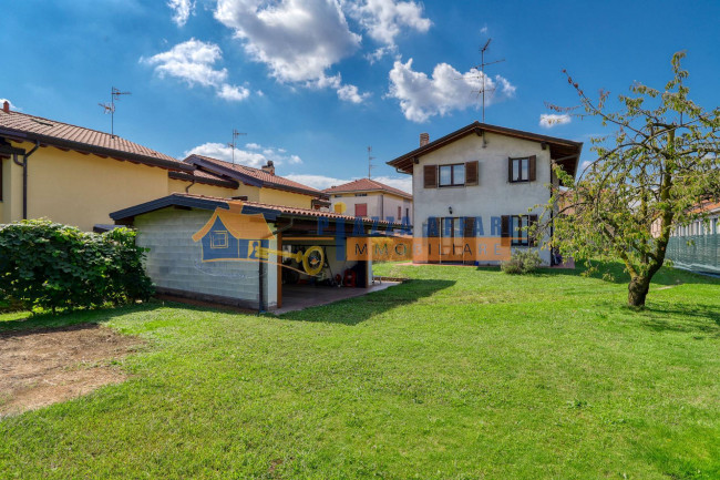 Villa in vendita a Carnago