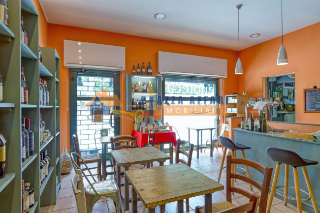 Locale commerciale in vendita a Jerago con Orago