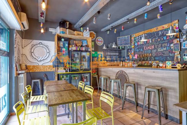 Locale commerciale in vendita a Jerago con Orago