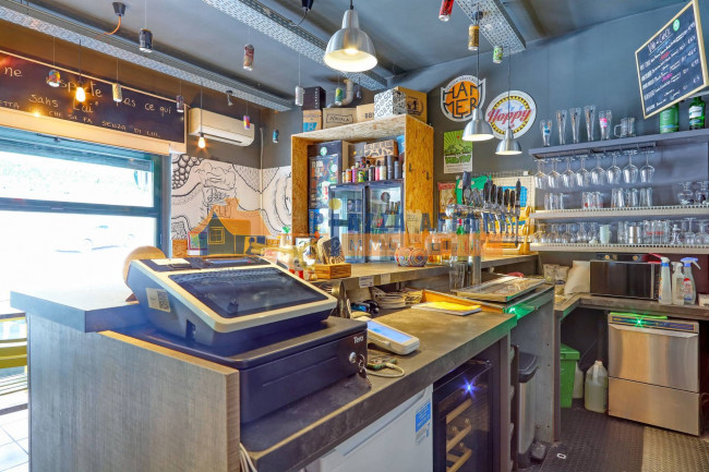 Locale commerciale in vendita a Jerago con Orago