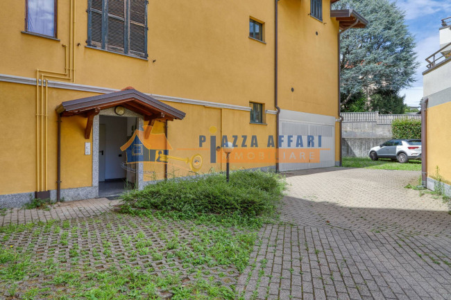 Locale commerciale in vendita a Jerago con Orago
