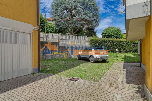 Locale commerciale in vendita a Jerago con Orago