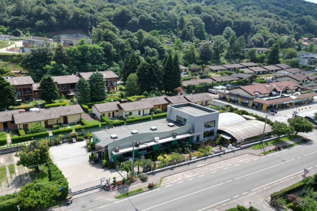 Locale commerciale in vendita a Marchirolo