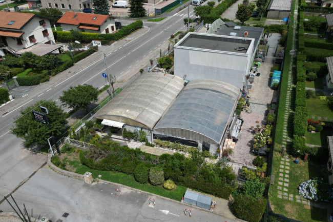 Locale commerciale in vendita a Marchirolo