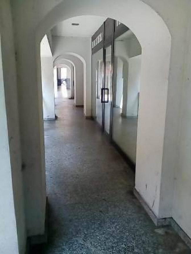 Locale commerciale in vendita a Porto Ceresio