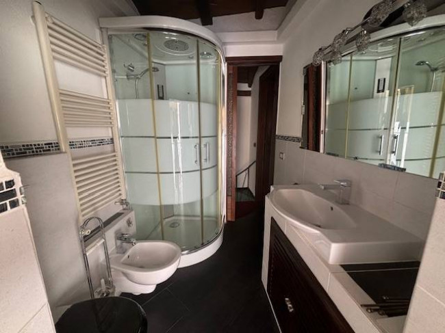 Porzione di Casa Terra / Cielo in vendita a Cadegliano-Viconago