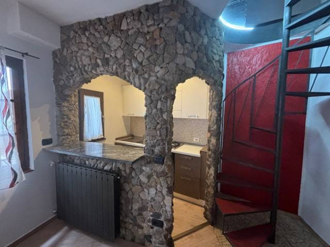 Porzione di Casa Terra / Cielo in vendita a Cadegliano-Viconago