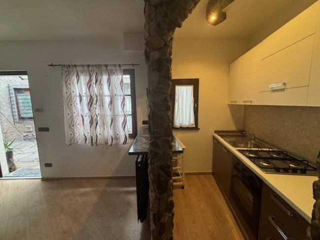 Porzione di Casa Terra / Cielo in vendita a Cadegliano-Viconago