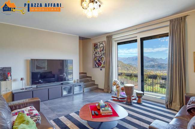 Villa in vendita a Cadegliano-Viconago