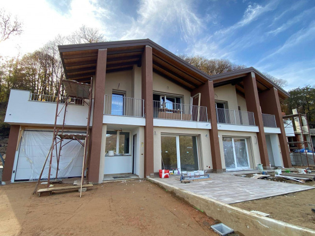 Villa in vendita a Lavena Ponte Tresa