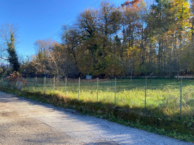 Terreno edificabile in vendita a Marchirolo
