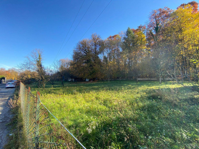 Terreno edificabile in vendita a Marchirolo