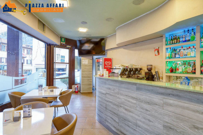 Locale commerciale in vendita a Lavena Ponte Tresa
