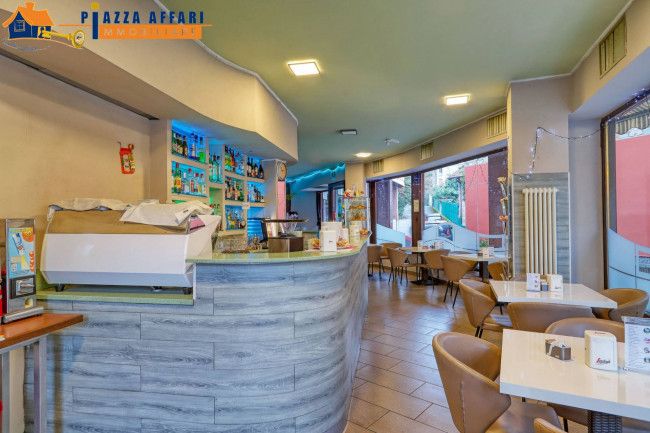 Locale commerciale in vendita a Lavena Ponte Tresa