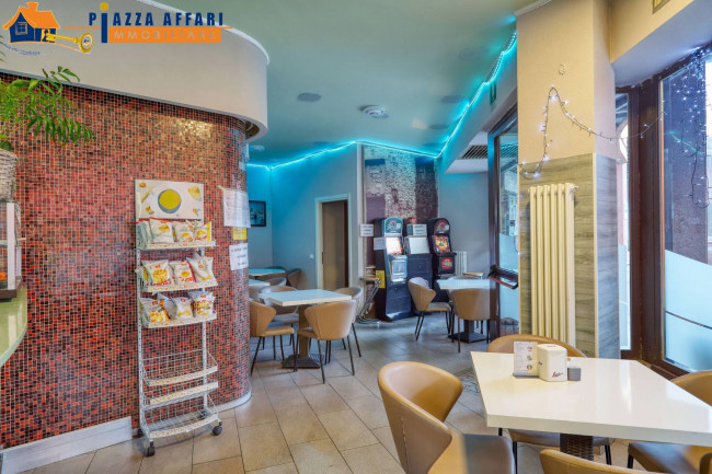 Locale commerciale in vendita a Lavena Ponte Tresa