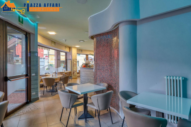 Locale commerciale in vendita a Lavena Ponte Tresa