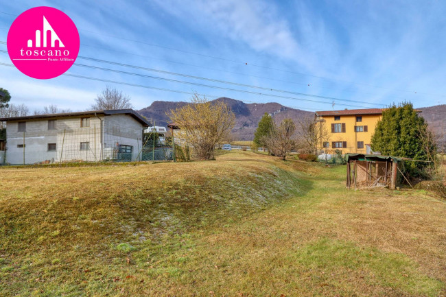 Porzione di Casa Terra / Cielo in vendita a Bisuschio