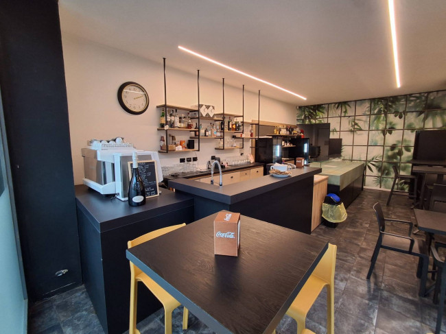 Attività commerciale in vendita a Lavena Ponte Tresa