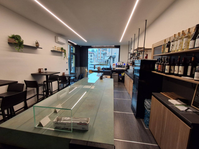 Attività commerciale in vendita a Lavena Ponte Tresa