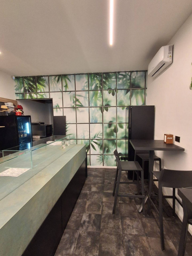 Attività commerciale in vendita a Lavena Ponte Tresa