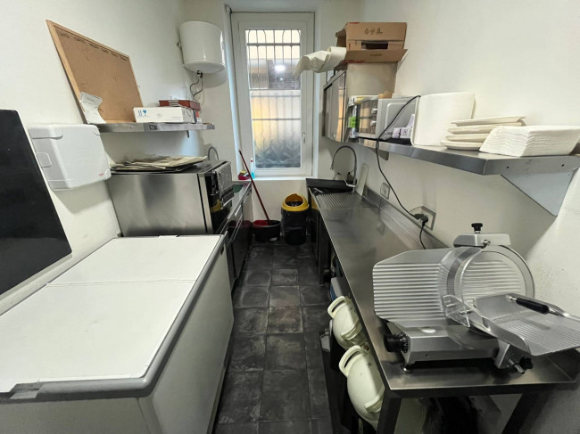 Attività commerciale in vendita a Lavena Ponte Tresa