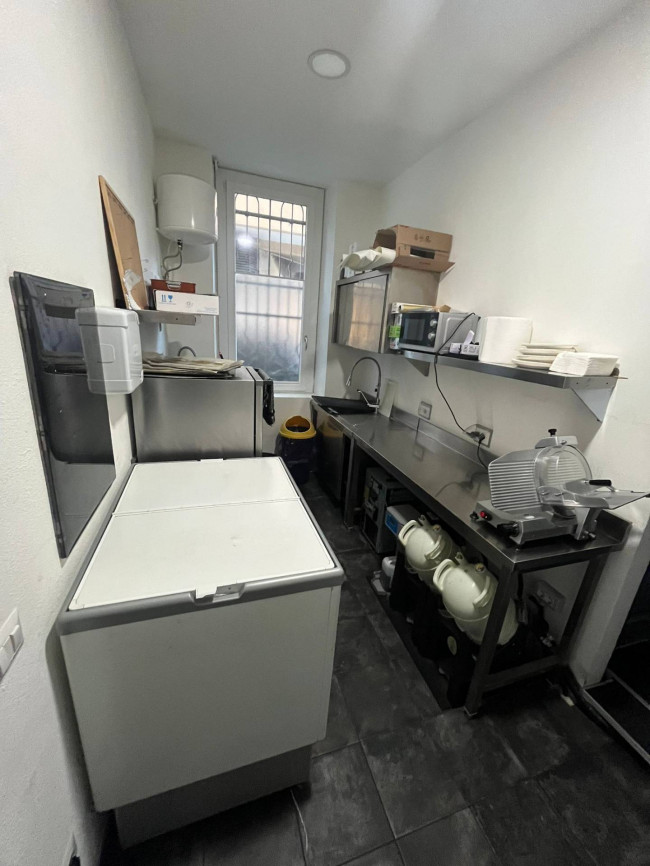 Attività commerciale in vendita a Lavena Ponte Tresa