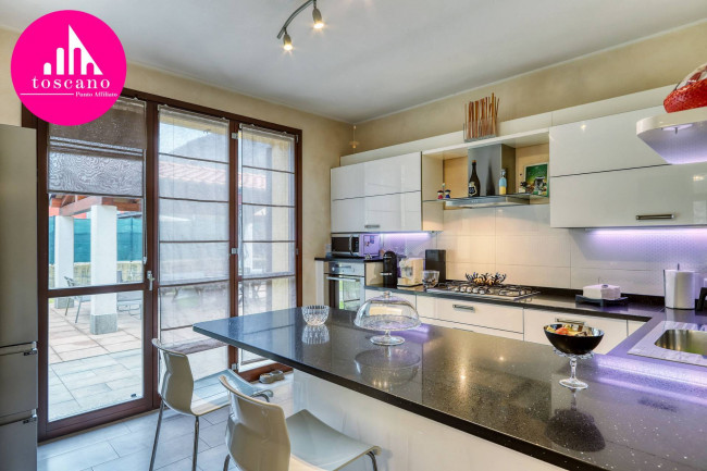 Villa in vendita a Cadegliano-Viconago