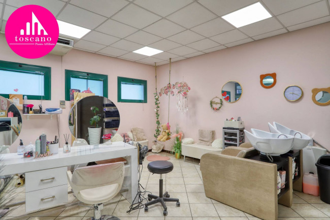 Locale commerciale in vendita a Marchirolo