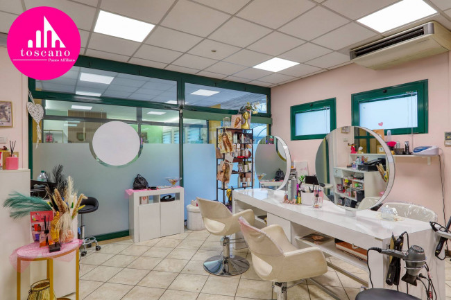 Locale commerciale in vendita a Marchirolo