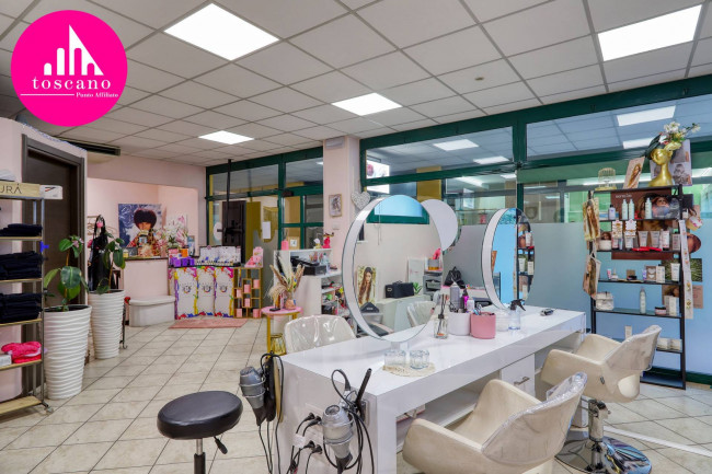 Locale commerciale in vendita a Marchirolo