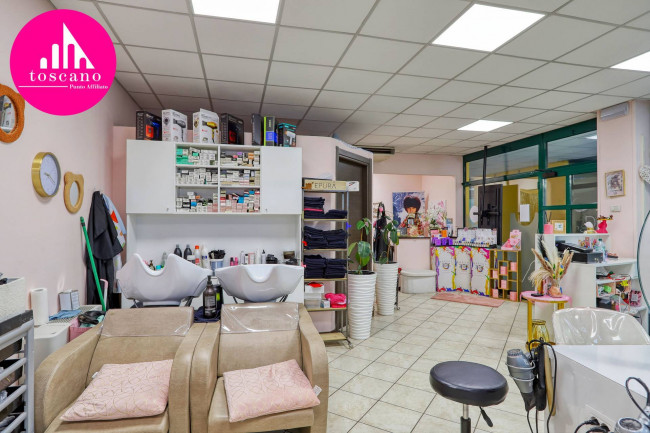 Locale commerciale in vendita a Marchirolo