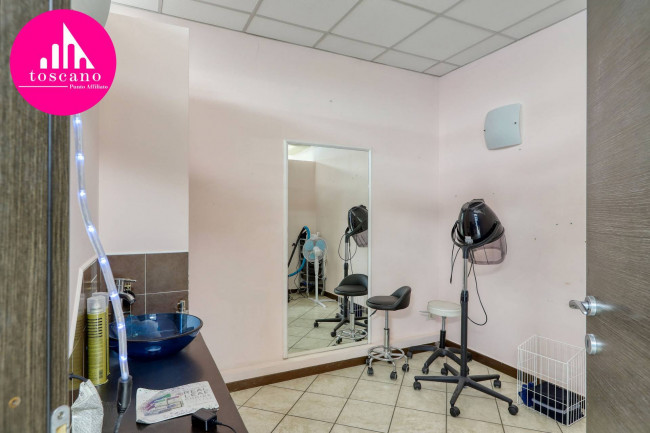 Locale commerciale in vendita a Marchirolo