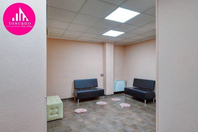 Locale commerciale in vendita a Marchirolo