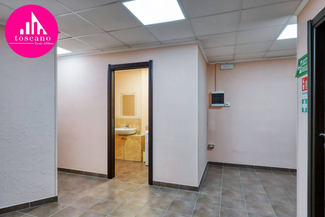 Locale commerciale in vendita a Marchirolo