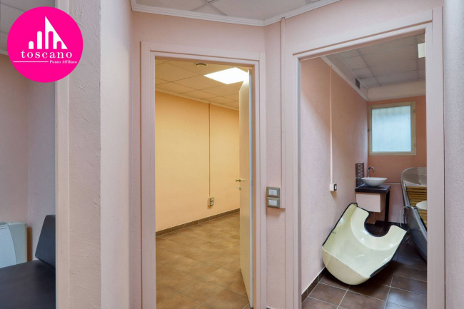 Locale commerciale in vendita a Marchirolo