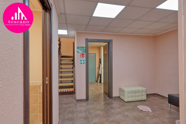 Locale commerciale in vendita a Marchirolo