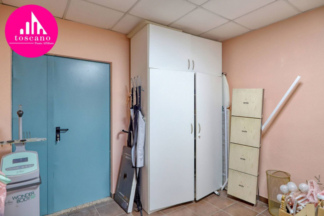 Locale commerciale in vendita a Marchirolo