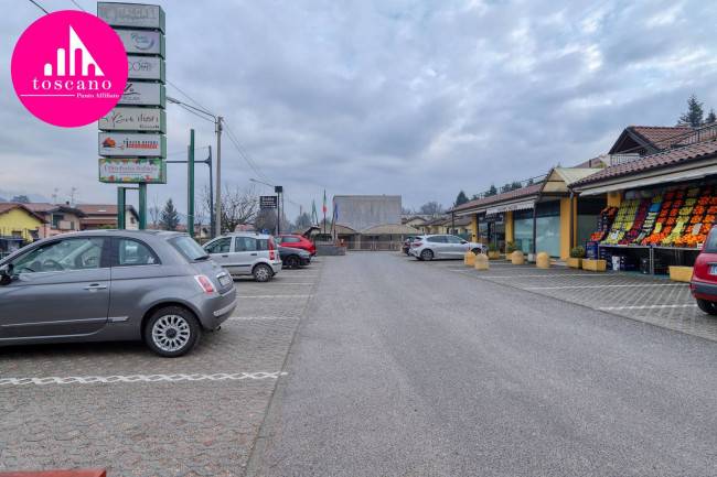 Locale commerciale in vendita a Marchirolo