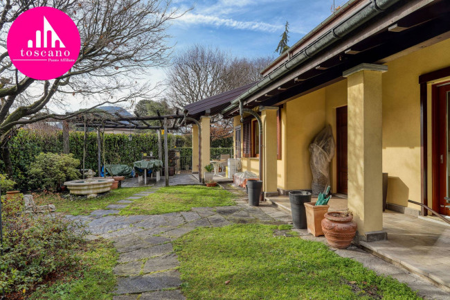 Villa in vendita a Besano