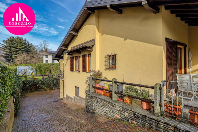 Villa in vendita a Besano